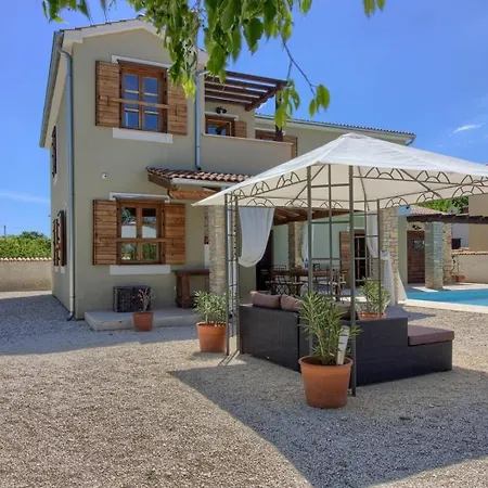 Casa vacanze Mit Privatpool Fuer 8 Personen Ca 179 Qm In Jursici, Istrien Binnenland Von Istrien *