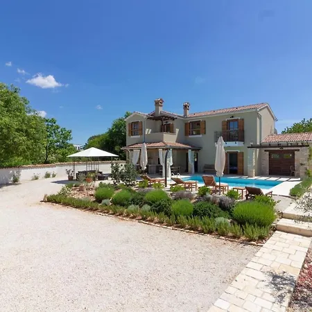 Mit Privatpool Fuer 8 Personen Ca 179 Qm In Jursici, Istrien Binnenland Von Istrien Holiday home